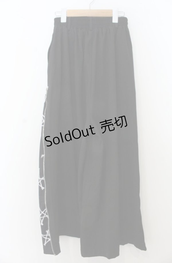 画像2: NieR Clothing / ジップスリットワイドパンツ F ブラック O-26-01-23-009-PU-PA-YM-ZT138 (2)