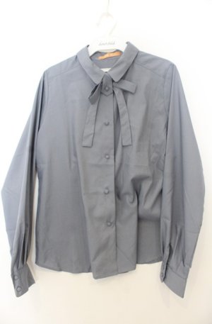 画像: Fi.n.t / 細リボンタイ付きシャツ F ブルー O-26-01-23-040-CA-BL-OW-OS