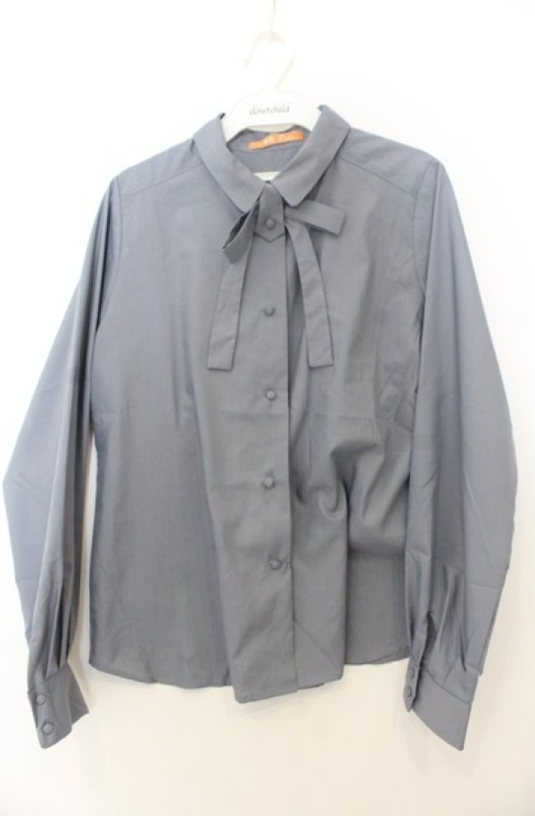 画像1: Fi.n.t / 細リボンタイ付きシャツ F ブルー O-26-01-23-040-CA-BL-OW-OS (1)