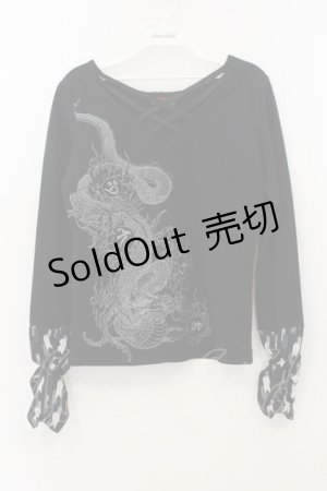 画像: Qutie Frash / 矢絣クロスカットソー  ブラック O-26-01-24-005-QU-TO-IG-OS