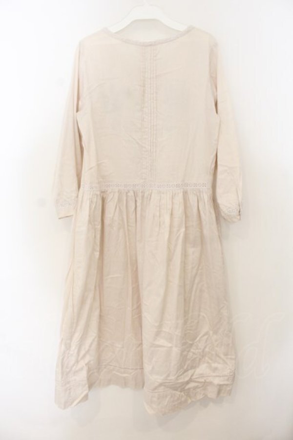 画像3: Jane Marple Dans Le Salon / 刺繍タックワンピース M アイボリー O-26-01-24-044-JM-OP-IG-OS (3)