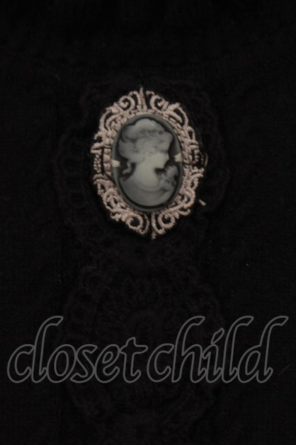 画像2: axes femme / カメオ付ペプラムニット F クロ O-26-01-26-040-AX-TO-OW-OS (2)