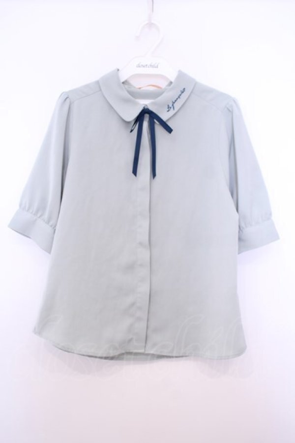 画像1: Fi.n.t / リボンタイ付きロゴ刺繍衿ブラウス  ライトグリーン O-26-01-27-052-CA-BL-IG-OS (1)