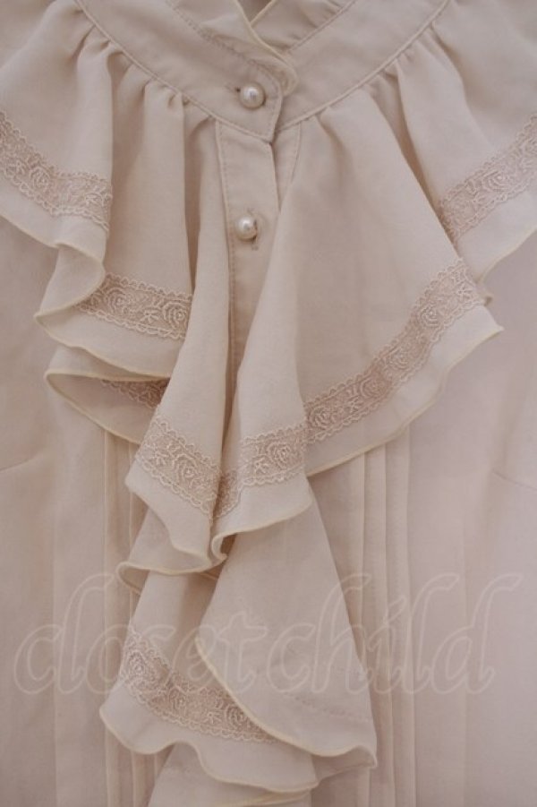 画像2: axes femme / ラッフルフリル梨地ブラウス M キナリ O-26-01-29-051-AX-BL-OW-OS (2)