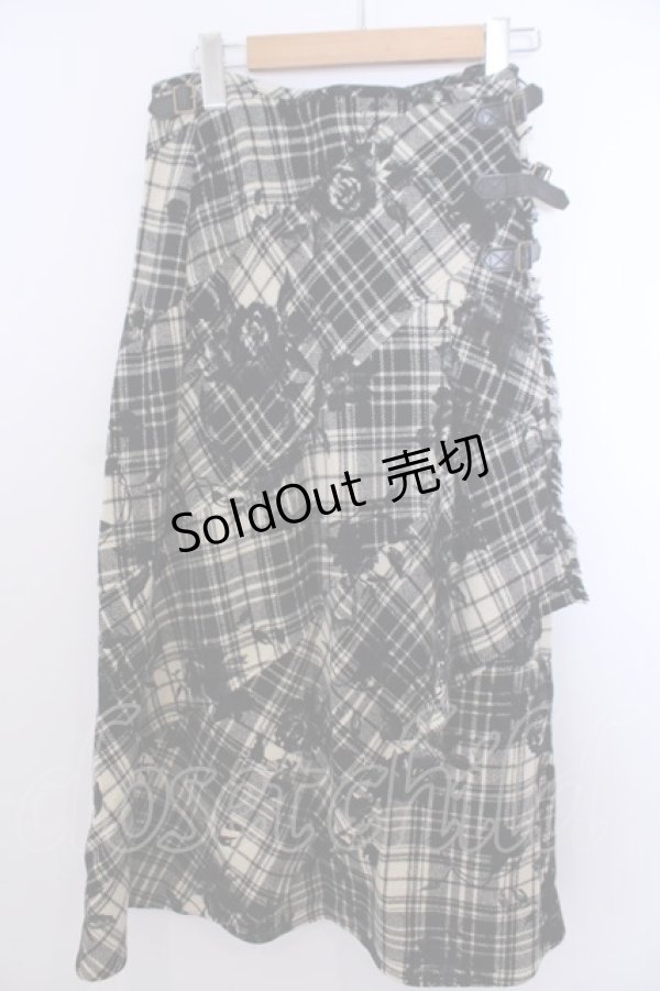 画像1: INGEBORG / ベルト付き薔薇チェックキルトスカート S アイボリー×クロ O-26-01-29-1064-LO-SK-IG-ZT602 (1)
