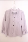 画像1: axes femme / タイ付きフレームローズ刺繍ブラウス F ラベンダー O-26-01-29-1024-AX-BL-OW-OS (1)