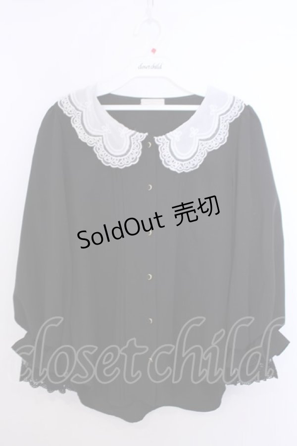 画像1: axes femme POETIQUE / スカラップ刺繍襟ブラウス M クロ O-26-01-29-1032-AX-TO-OW-OS (1)