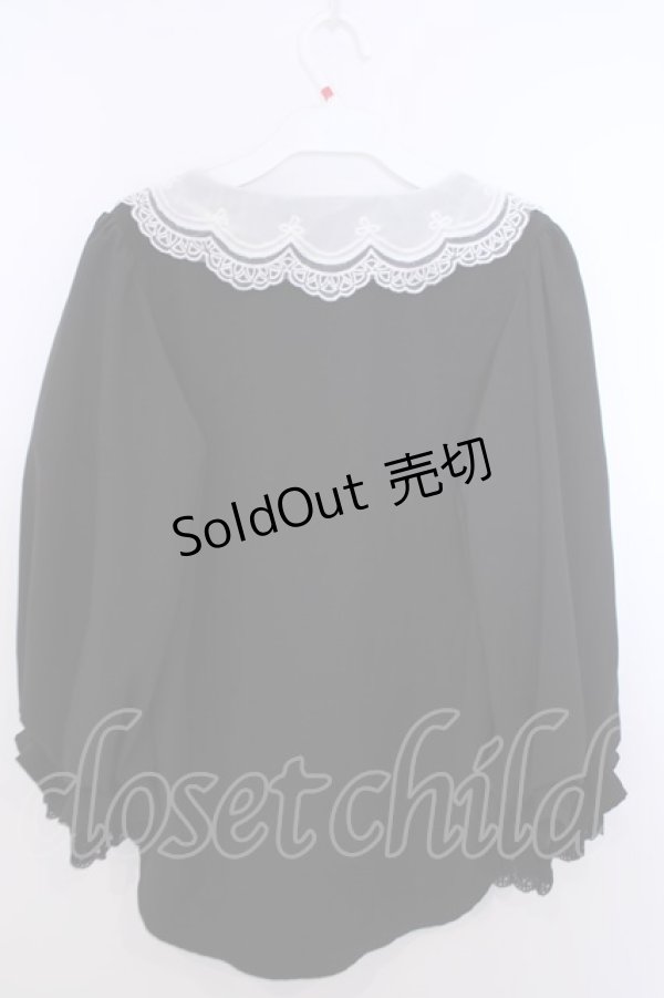 画像2: axes femme POETIQUE / スカラップ刺繍襟ブラウス M クロ O-26-01-29-1032-AX-TO-OW-OS (2)