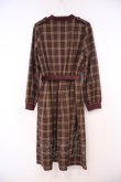 画像3: Fi.n.t / 別珍使いエポレットディテールチェックワンピース F ブラウン×アカ O-26-01-29-081-CA-OP-OW-OS (3)