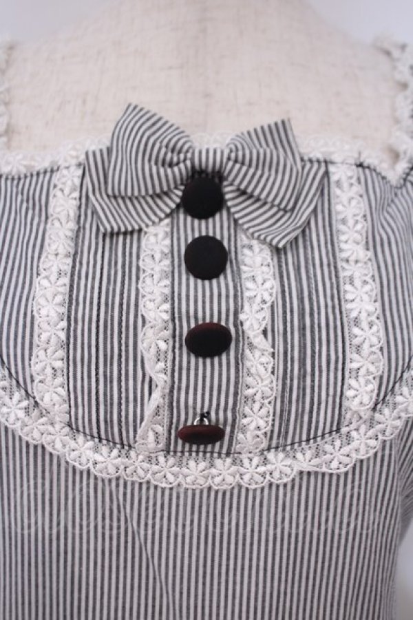 画像2: metamorphose / 半袖フリルリボンワンピース  グレー O-26-01-29-002-ME-OP-YM-OS (2)