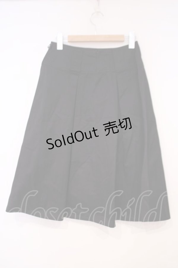 画像4: BPN / クロスチェーン付きアシメプリーツスカート M ブラック O-26-01-29-024-GO-SK-OW-OS (4)