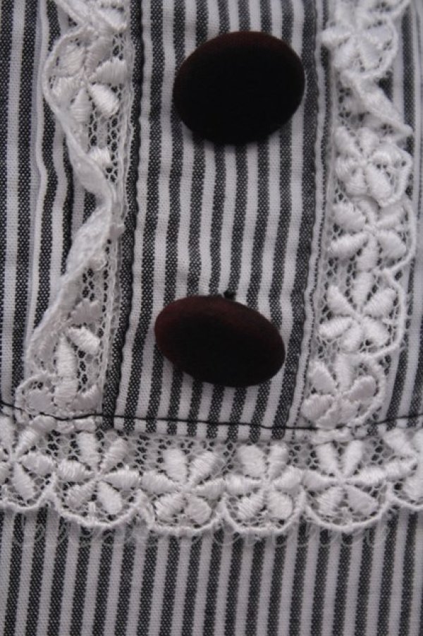 画像4: metamorphose / 半袖フリルリボンワンピース  グレー O-26-01-29-002-ME-OP-YM-OS (4)