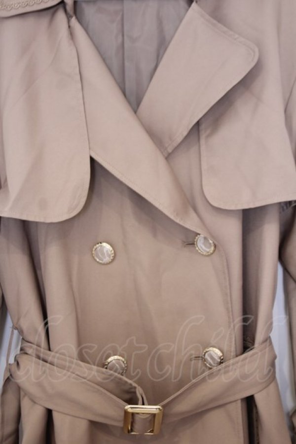 画像2: axes femme / プリーツレーストレンチコート  ベージュ O-26-01-30-1024-AX-CO-IG-ZT0202D (2)