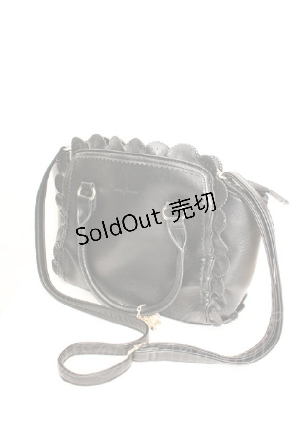 画像1: axes femme / チャーム付きフリルバッグ  クロ O-26-01-30-096-AX-BG-OW-ZT0204J (1)