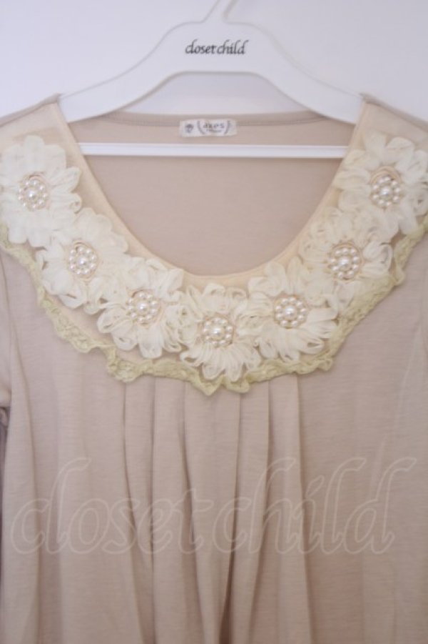 画像2: axes femme / フラワーモチーフカットソー  アイボリー O-26-02-03-1013-AX-TO-IG-OS (2)