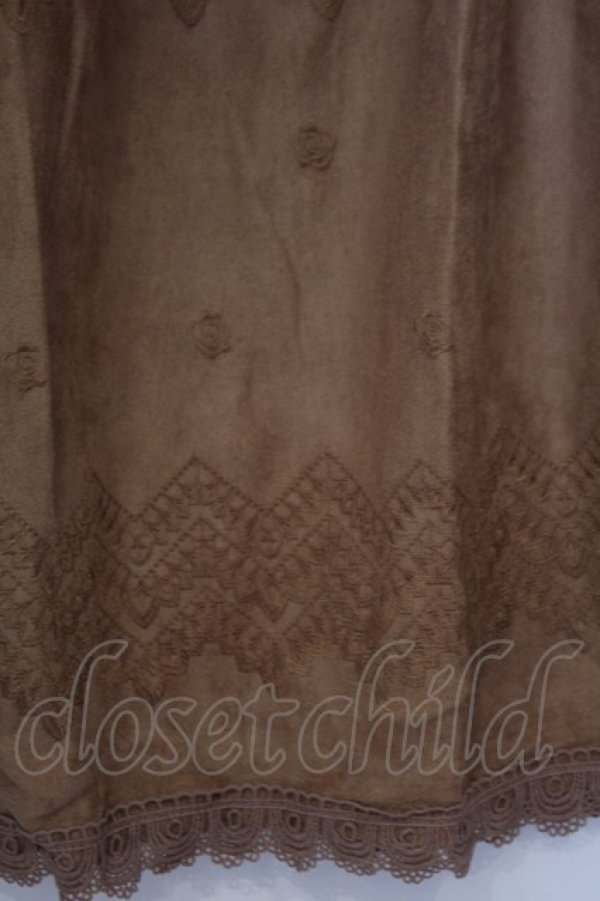 画像2: axes femme / スエード刺繍ロングスカート  キャメル O-26-02-04-1048-AX-SK-IG-OS (2)