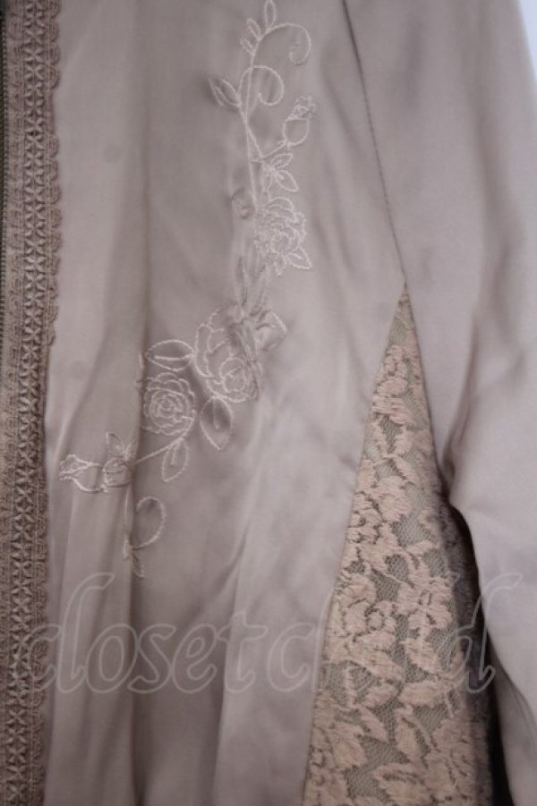 画像2: axes femme / 刺繍サテンブルゾン  シャンパーンベージュ O-26-02-04-1050-AX-JA-IG-OS (2)