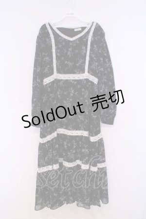 画像: axes femme / レース使いティアード花柄ワンピース  クロ O-26-02-04-1068-AX-OP-IG-OS