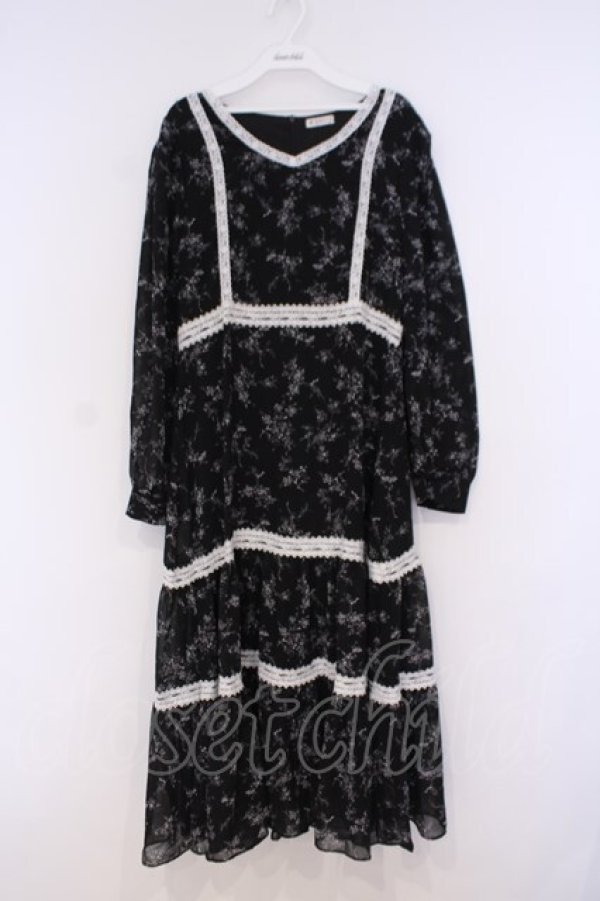 画像1: axes femme / レース使いティアード花柄ワンピース  クロ O-26-02-04-1068-AX-OP-IG-OS (1)