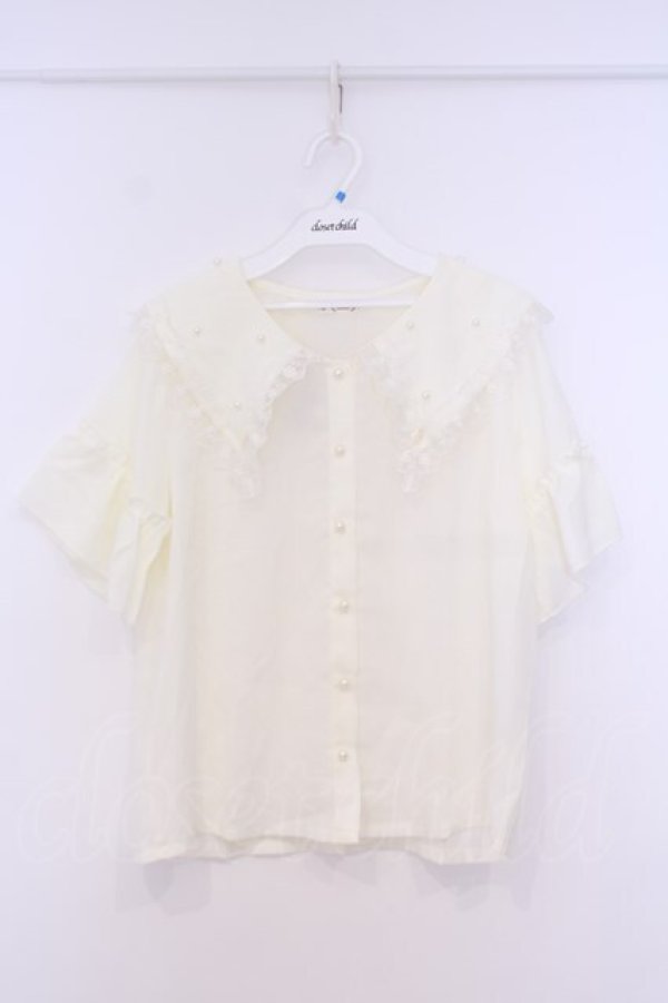 画像1: axes femme / パールビッグ襟ブラウス  アイボリー O-26-02-04-1074-AX-BL-IG-OS (1)