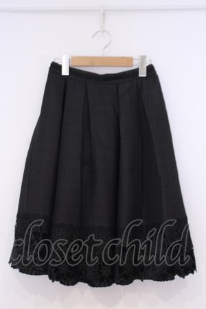 画像: axes femme / 裾フラワーレースミディスカート  クロ O-26-02-04-1083-AX-SK-IG-OS