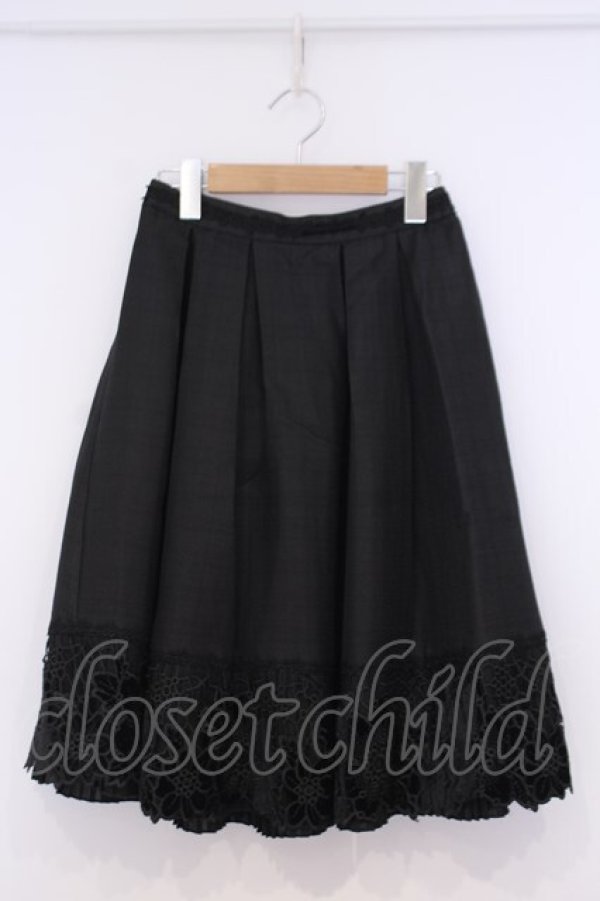画像1: axes femme / 裾フラワーレースミディスカート  クロ O-26-02-04-1083-AX-SK-IG-OS (1)