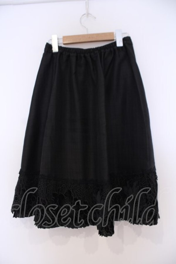 画像3: axes femme / 裾フラワーレースミディスカート  クロ O-26-02-04-1083-AX-SK-IG-OS (3)