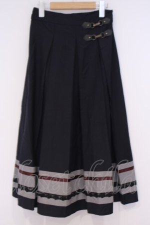 画像: axes femme POETIQUE / ビット付きバイカラースカート  ネイビー O-26-02-04-1087-AX-PA-IG-OS