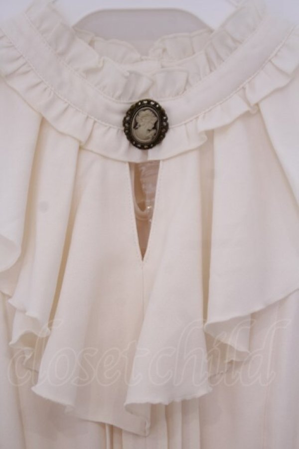 画像2: axes femme / 姫袖風ラッフルフリルワンピース  オフ O-26-02-04-1101-AX-OP-IG-OS (2)