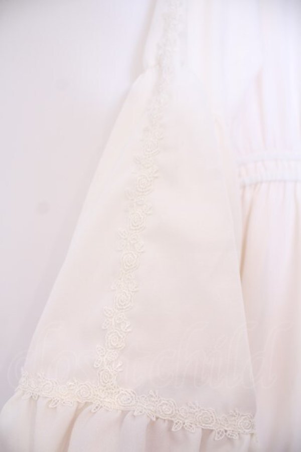 画像3: axes femme / 姫袖風ラッフルフリルワンピース  オフ O-26-02-04-1101-AX-OP-IG-OS (3)