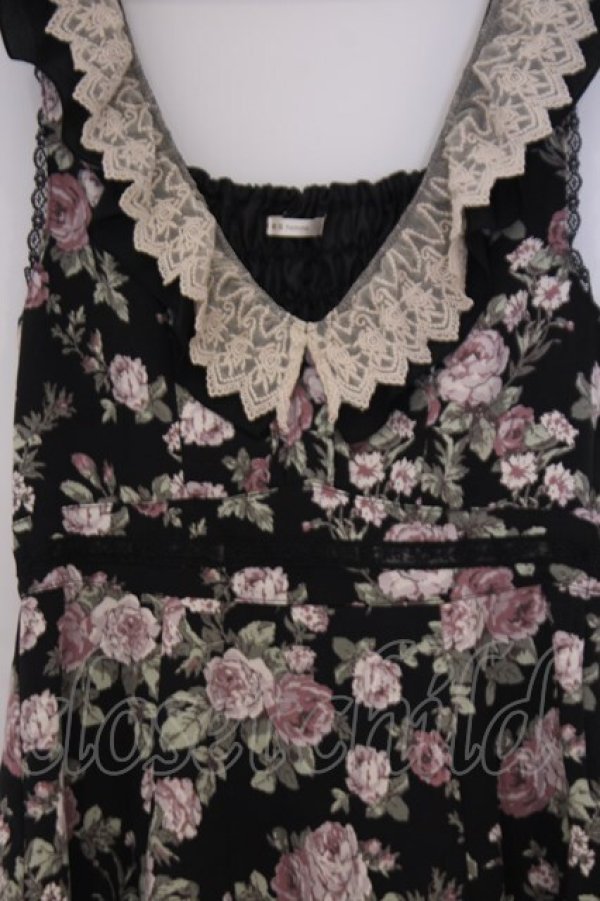 画像2: axes femme / 総バラ柄Backリボンワンピース  クロ O-26-02-04-1113-AX-OP-IG-OS (2)