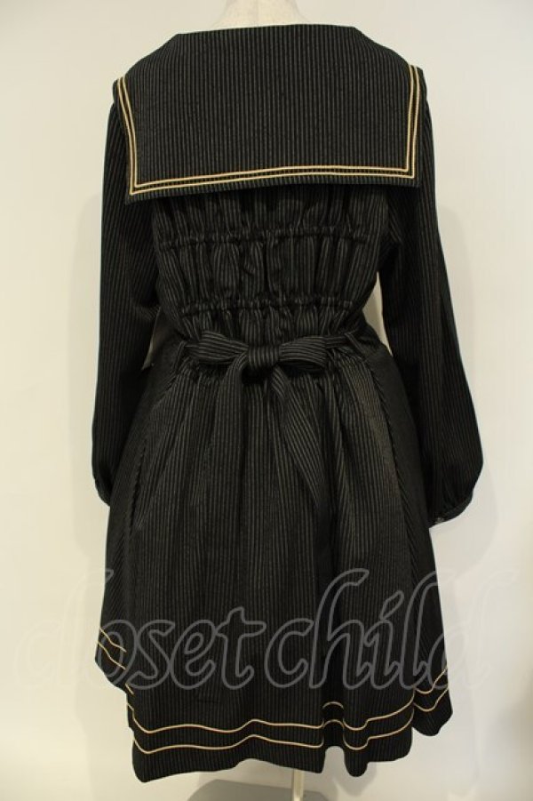 画像4: metamorphose / 【プラスサイズ】長袖セーラーリボンワンピース（ストライプ）  クロ O-26-02-06-044-ME-OP-YM-OS (4)