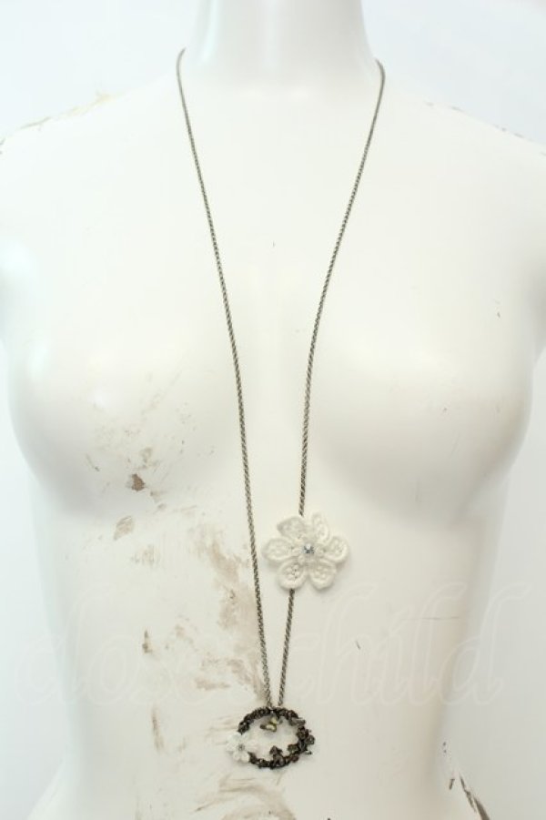 画像2: axes femme / お花＆リースモチーフネックレス  シルバー O-26-02-06-1075-AX-AC-OW-OS (2)