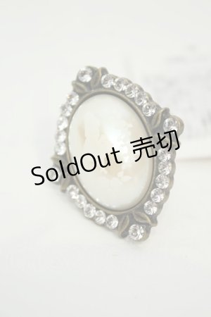 画像: axes femme / DISNEYアリスコラボカボションリング  ゴールド O-26-02-06-1116-AX-AC-OW-OS