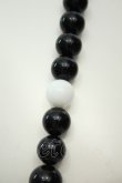 画像2: axes femme / 大粒ビーズネックレス  クロ×シロ O-26-02-06-1020-AX-AC-OW-OS (2)