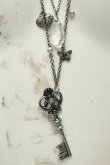 画像2: axes femme / 鍵モチーフ2連ネックレス  シルバー O-26-02-06-1026-AX-AC-OW-OS (2)