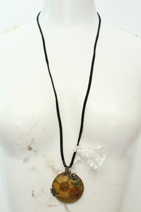 画像2: axes femme / フラワー封入ネックレス  ゴールド O-26-02-06-1044-AX-AC-OW-OS (2)