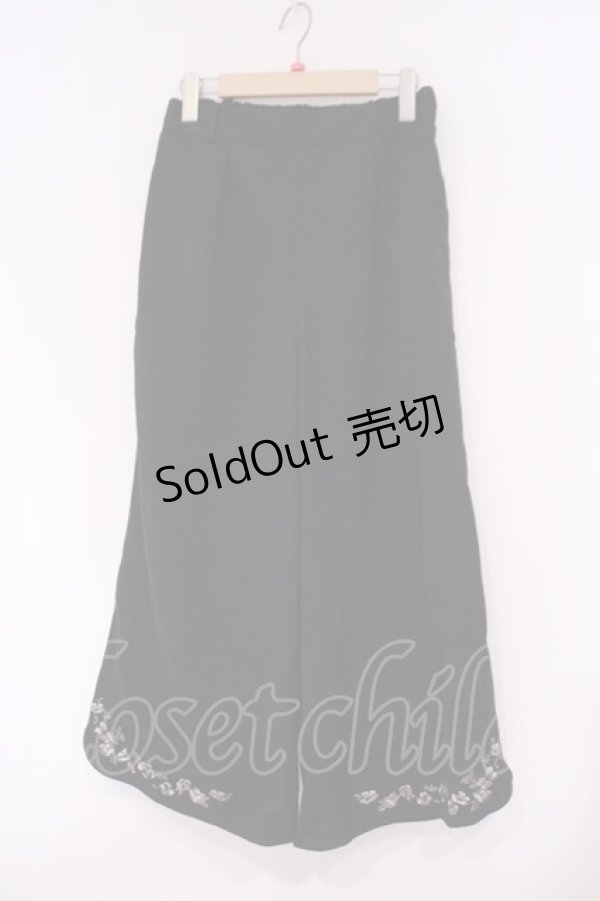 画像1: axes femme / 花刺繍入りワイドパンツ M クロ O-26-02-09-065-AX-PA-OW-ZT595 (1)