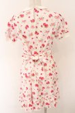 画像2: Nile Perch / ヨーク切り替えいちご柄ワンピース  シロ×ピンク O-26-02-12-1016-LO-OP-OW-OS (2)