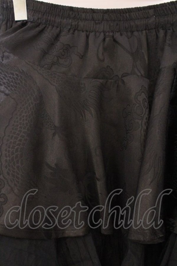 画像2: Qutie Frash / 2023年プレミアム-蘿月-アシメスカート  ブラック O-26-02-14-042-QU-SK-OW-OS (2)