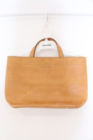 画像: KANEKO ISAO / ロゴ型押しレザーバッグ  キャメル O-26-02-16-004-EL-BG-OW-OS