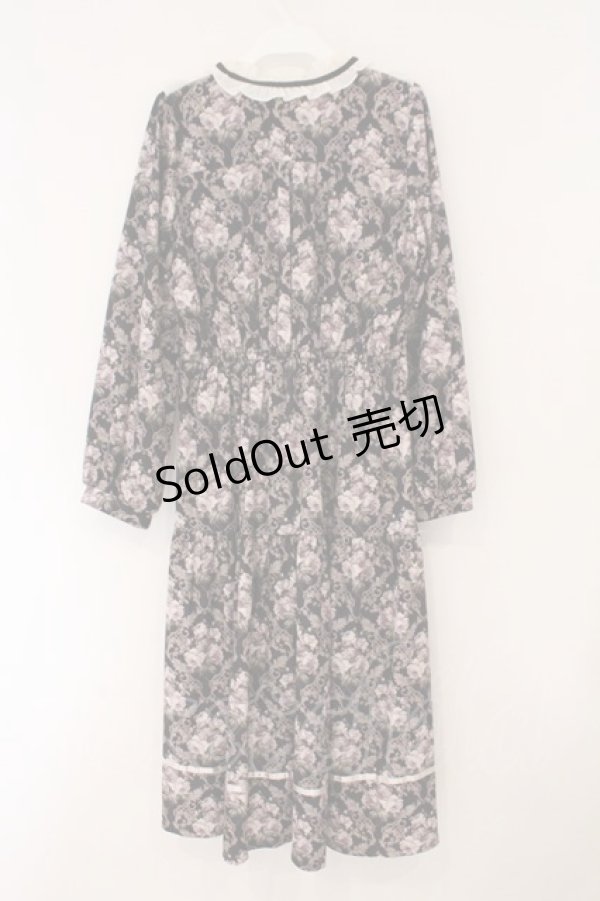 画像3: axes femme / ウォールオーナメント柄ワンピース  クロ×オフ O-26-02-16-076-AX-OP-IG-OS (3)