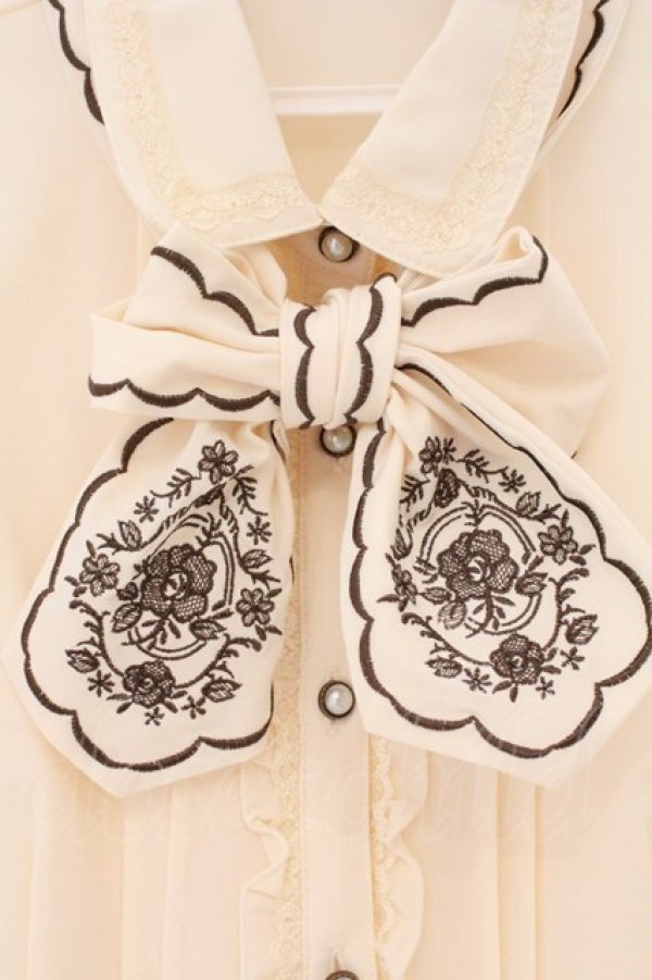 画像2: axes femme / 刺繍リボンブラウス L アイボリー O-26-02-17-025-AX-BL-IG-OS (2)