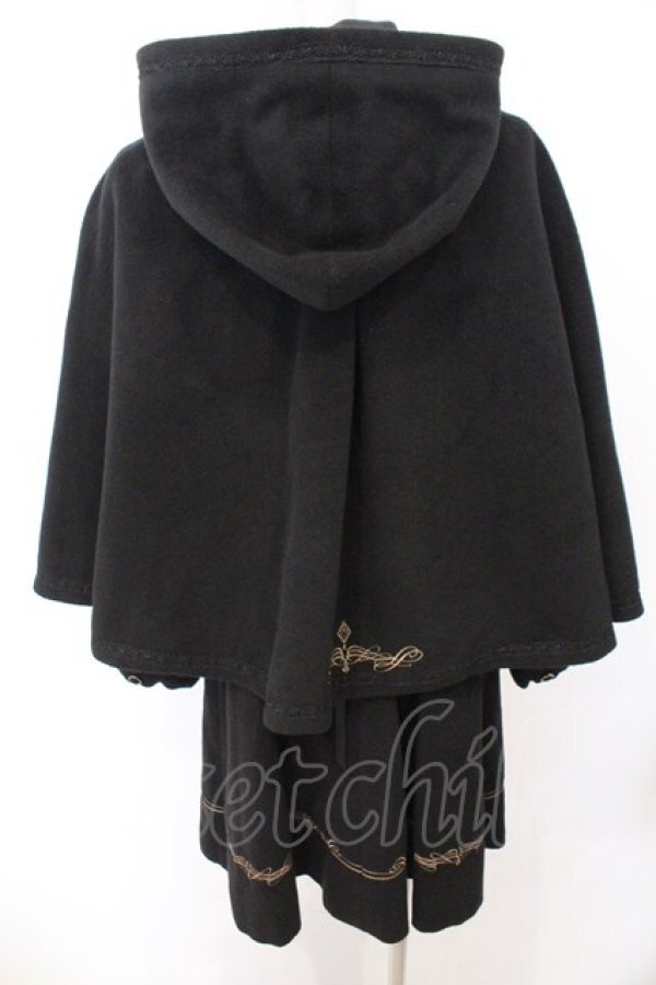 画像4: Amavel / フードケープ付きクロス刺繍ロングコート  クロ O-26-02-18-004-CA-CO-IG-OS (4)