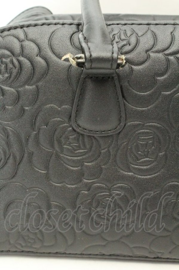 画像2: INGEBORG / カメリア柄型押し２ＷＡＹボストンバッグ  クロ O-26-02-19-038-LO-BG-IG-OS (2)