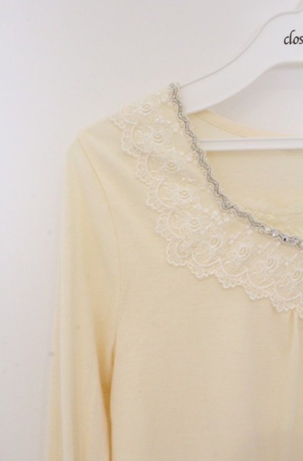 画像2: axes femme / 薔薇ボタン配色カットソー M アイボリー O-26-02-24-1028-AX-TO-IG-OS (2)