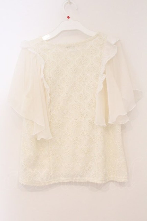 画像2: axes femme / 袖フリルカットワークレーストップス M シロ O-26-02-24-081-AX-TO-IG-OS (2)