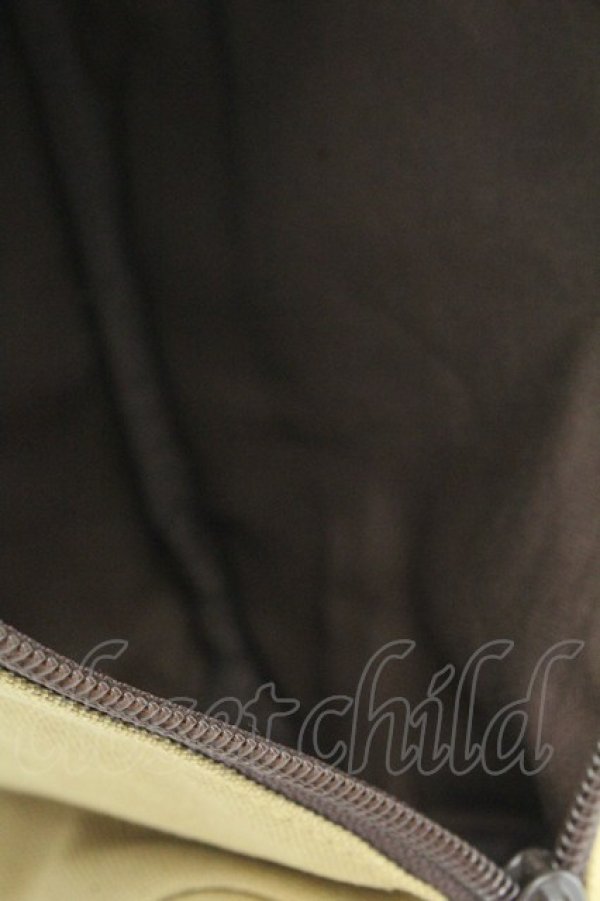 画像3: Karl Helmut / ロゴパッチポーチ  マスタード O-26-02-24-2081-EL-ZA-IG-OS (3)