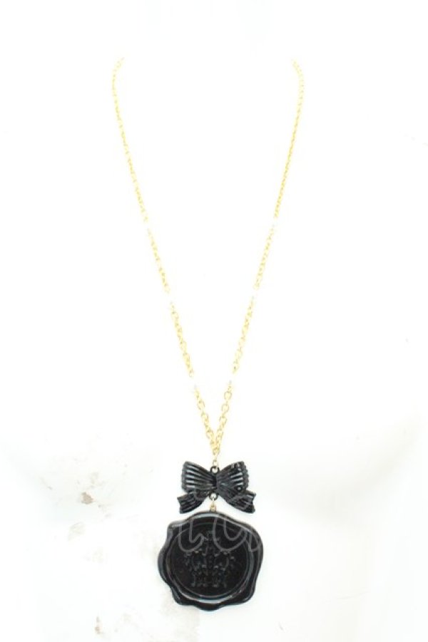 画像2: Angelic Pretty / シーリングスタンプネックレス  クロ×ゴールド O-26-02-24-2042-AP-AC-OW-OS (2)