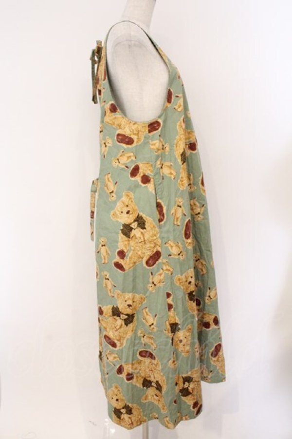 画像3: WONDERFUL WORLD / くまさん総柄後ろリボンジャンパースカート  グリーン O-26-02-26-055-LO-OP-IG-OS (3)